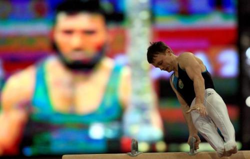 1460020-Uzbekistan-gymnast