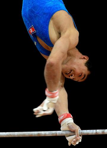 1461310-North-Korea-gymnast-Jin-Chol-Ro